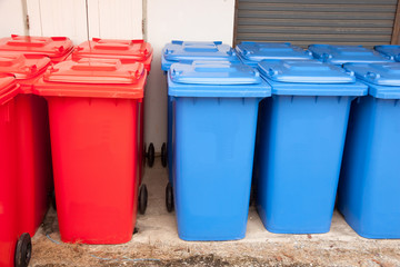 blue red bins