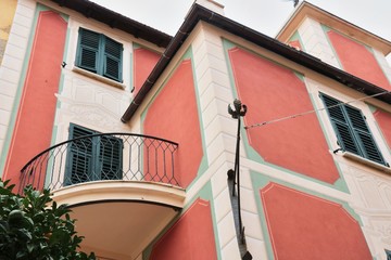 Fototapeta na wymiar Palazzo con balcone