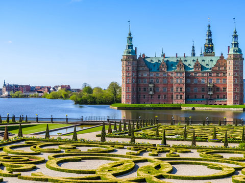 Park and Palace Frederiksborg Slot, palace in Hillerod, Denmark
