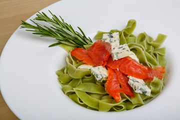 Pasta with salmon and blue cheese
