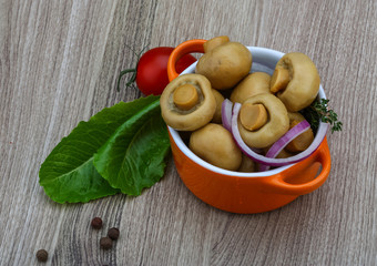 Marinated champignons