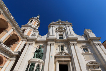 Fototapeta na wymiar Basilica della Santa casa di Loreto