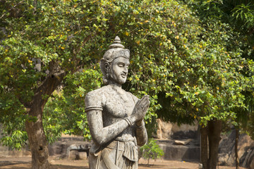 Скульптура короля Деванампиятисса на Манговом плато. Мехентале, Шри-Ланка