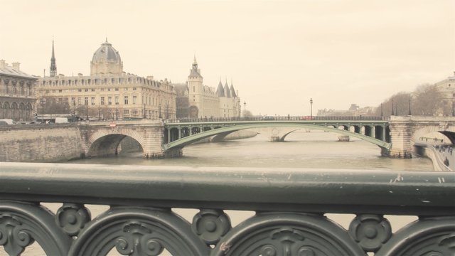 Conciergerie et Pon tau-Change &agrave; Paris