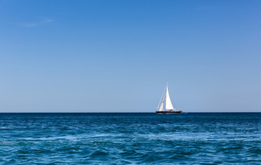 Obraz premium Sailboat in the ocean