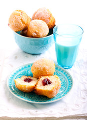 Jam doughnut muffins