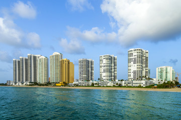 Fototapeta na wymiar beautiful Jade Beach in Miami with skyscrapers