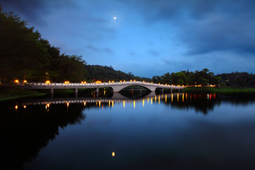 Fototapeta na wymiar night view of a park with beautiful lake in Hsinchu, Taiwan