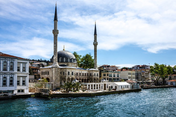 Fototapeta na wymiar Mosque on Istanbul seafront, Turkey.