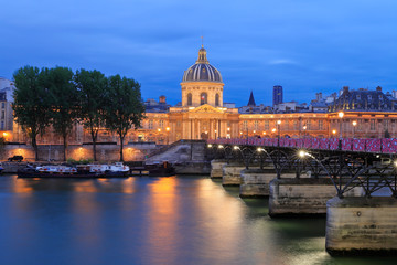 Obraz na płótnie Canvas Institut de France building in Paris, France at night