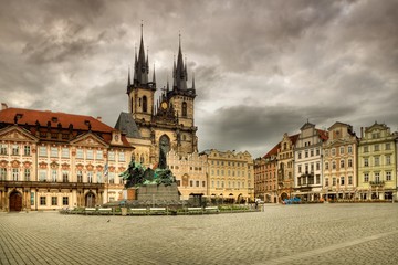 Fototapeta na wymiar The Old Market Square and Church of Our Lady before Tyn in Prague