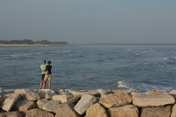 Fototapeta na wymiar Couple at the seashore