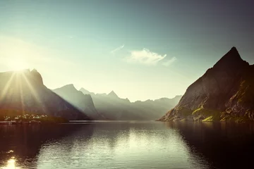 Kissenbezug Sonnenuntergang auf den Lofoten, Norwegen © Iakov Kalinin