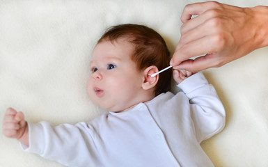 cleaning baby's ear