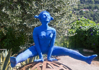Blaue Skulptur in Saint-Paul-de-Vence