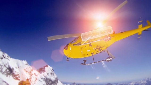 Heli boarding, Heli skiing in den Alpen - Hubschrauber setzt Sportler auf Berggipfel ab und fliegt los
