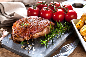 Entenbrust mit bratkartoffel