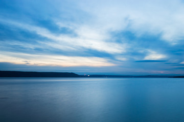 Obraz premium пейзаж с изображением берега реки