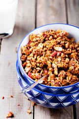 Honey glazed oatmeal, nut and flax seeds granola