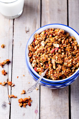 Honey glazed oatmeal, nut and flax seeds granola