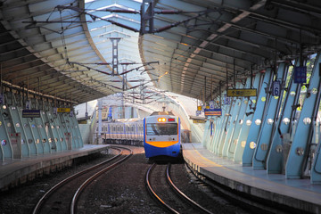 train on the railway approaching Xike station © Sean Hsu