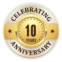 Fototapeta na wymiar Gold celebrating 10 years, anniversary badge with white border