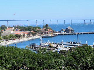 Fototapeta na wymiar Amazing view of San Diego bay bridge
