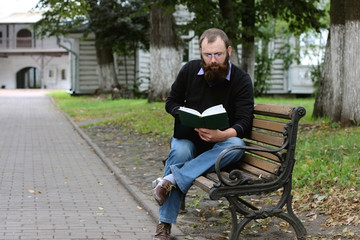 Fototapeta premium man reading books in the park