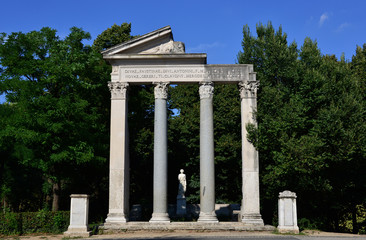 Tempio di Antonino e Faustina