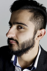 Obraz premium serious stylish hipster man locking at camera