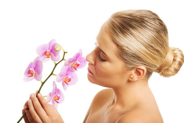 Obraz na płótnie Canvas Spa woman with purple orchid
