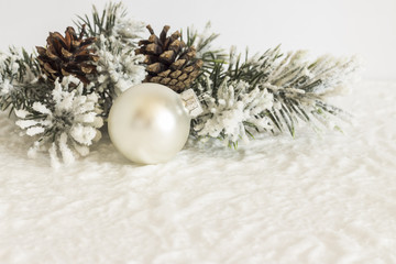 Fototapeta na wymiar Świąteczna dekoracja na białym tle