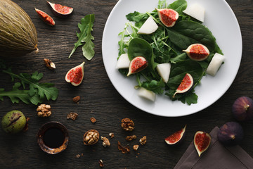Salad with melon and fig