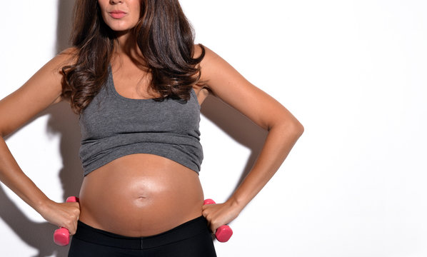 Ejercicios en el embarazo, ejercitando con pesas.