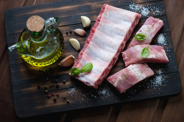 Fresh pork ribs with salt, pepper, garlic and olive oil