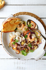 seafood roasted with onion