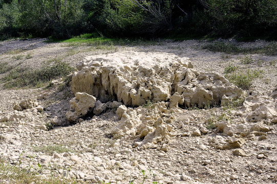 The bed of the river Gardon completely dry
