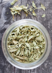 dried lovage