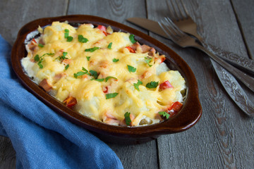 Cauliflower and cheese gratin