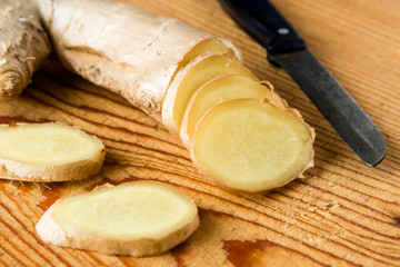 sliced ginger