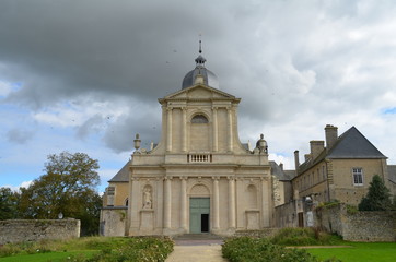 Fototapeta na wymiar Abbaye Saint-Martin de Mondaye à Juaye-Mondaye (Calvados-Normandie)
