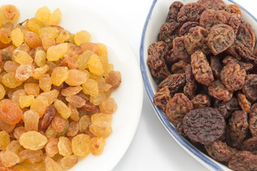 Raisins dry in the plates