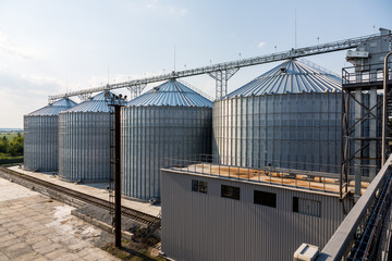 Obraz premium Grain elevator in rural zone