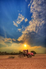 Fototapeten Tractor in the field © Maksym Dragunov