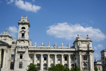 Fototapeta na wymiar Building behind Hungarian Parliament