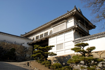 姫路城との門