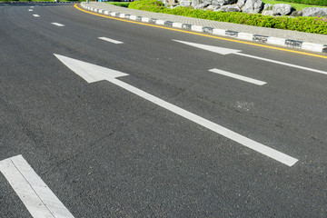 Obraz premium White arrow on Surface traffic
