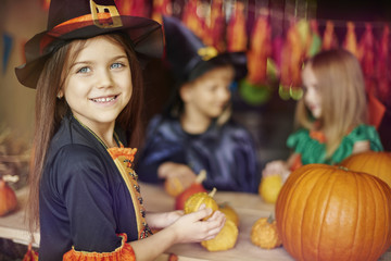 Fototapeta premium Busy children preparing Halloween decorations