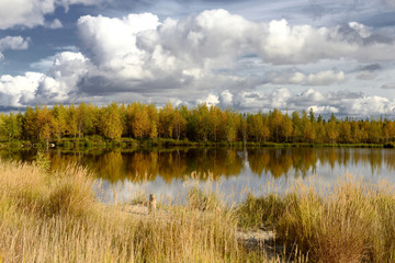 Fototapeta na wymiar Autumn scenic landscape of northern Russia