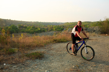 Obraz premium Mountain Bike cyclist riding outdoor